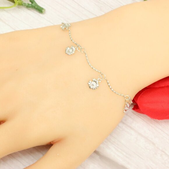 "Trendy Handmade Bracelet – A Thoughtful Gift for Girls & Women | UNVRC1092 - Picture 1 of 10